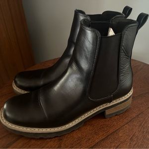 Black leather Chelsea boots
